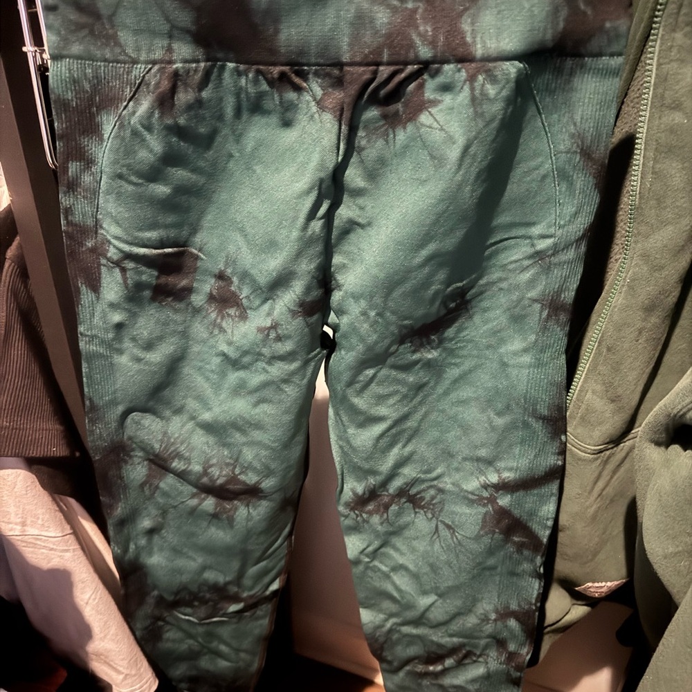 Green and Black Tie-Dye Butt Lifting Leggings
